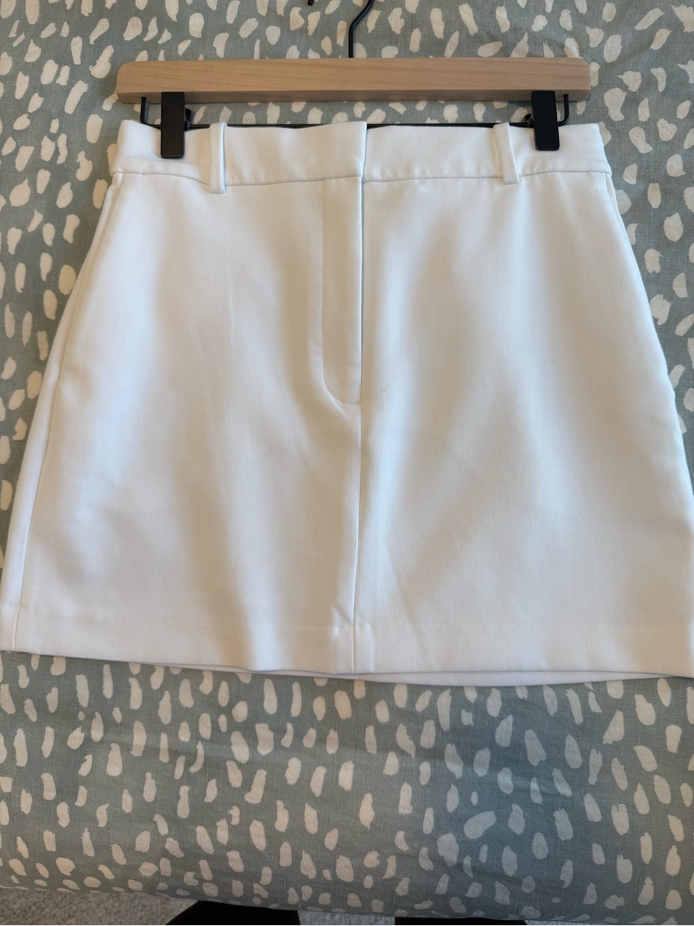 Aritzia Babaton White Mini Skirt